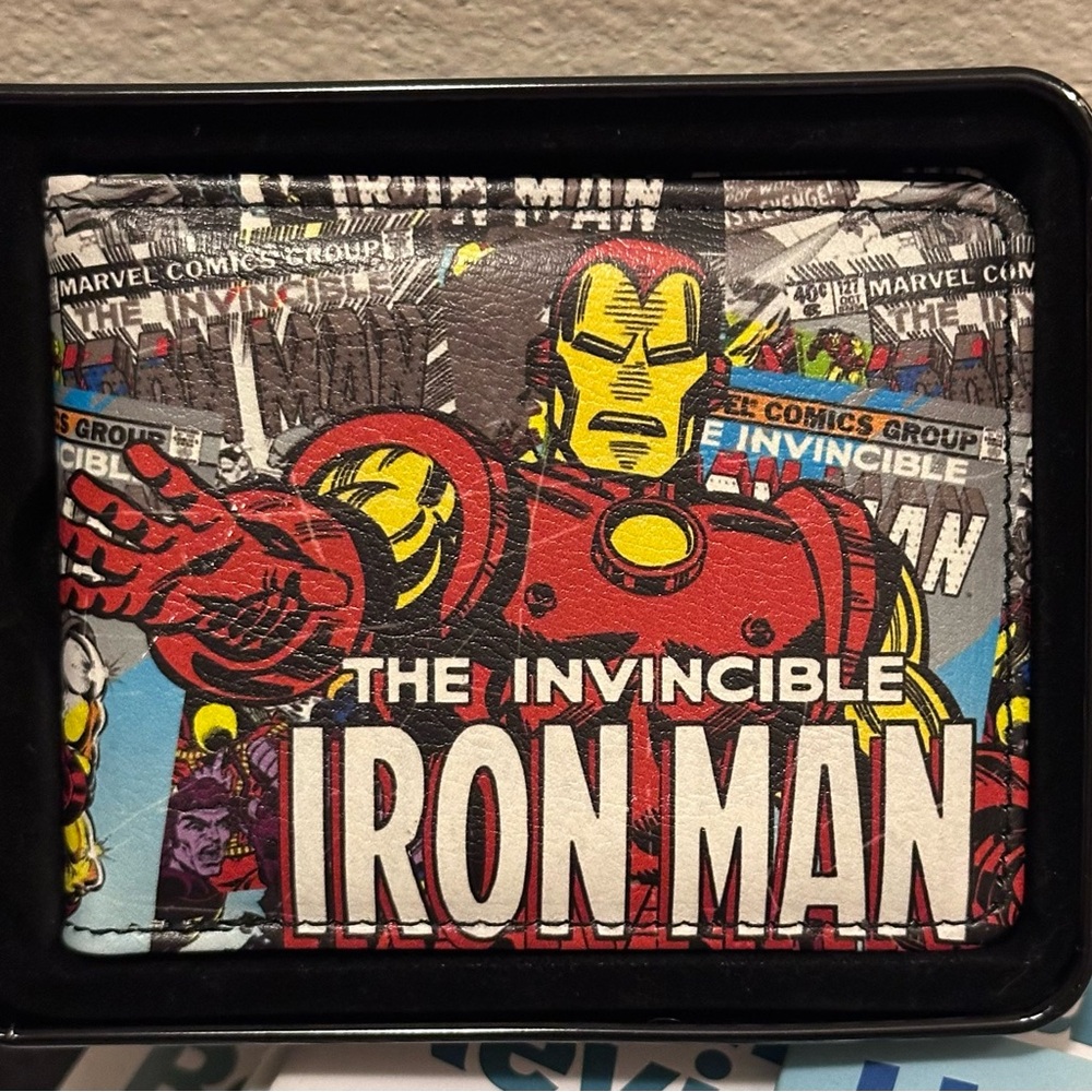 Marvel Iron Man Comic Wallet and Tin Set - Blue and Red. - Picture 3 of 3